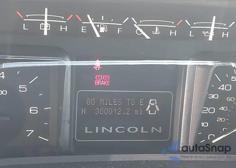 2011 Lincoln Navigator z USA, uszkodzony, nr VIN 5LMJJ2H58BEJ05106